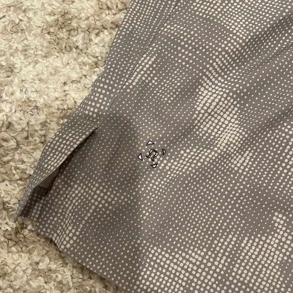 Lululemon T.H.E. Short 11”Size Medium 
Illusion White Light Cast - Picture 4 of 11